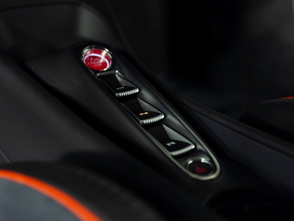 Used 2023 McLaren Artura image 17