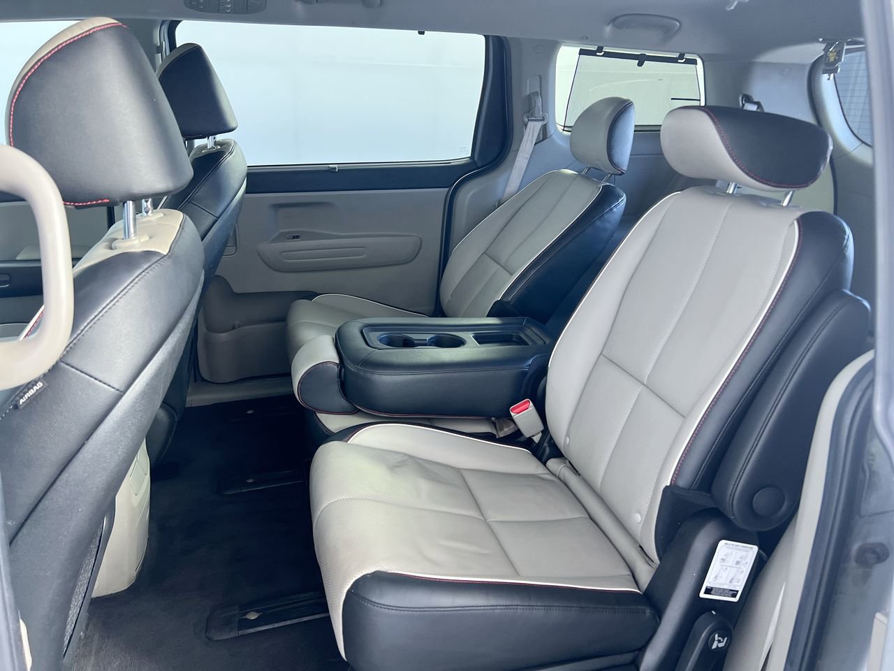 Used 2021 Kia Sedona EX FWD image 26