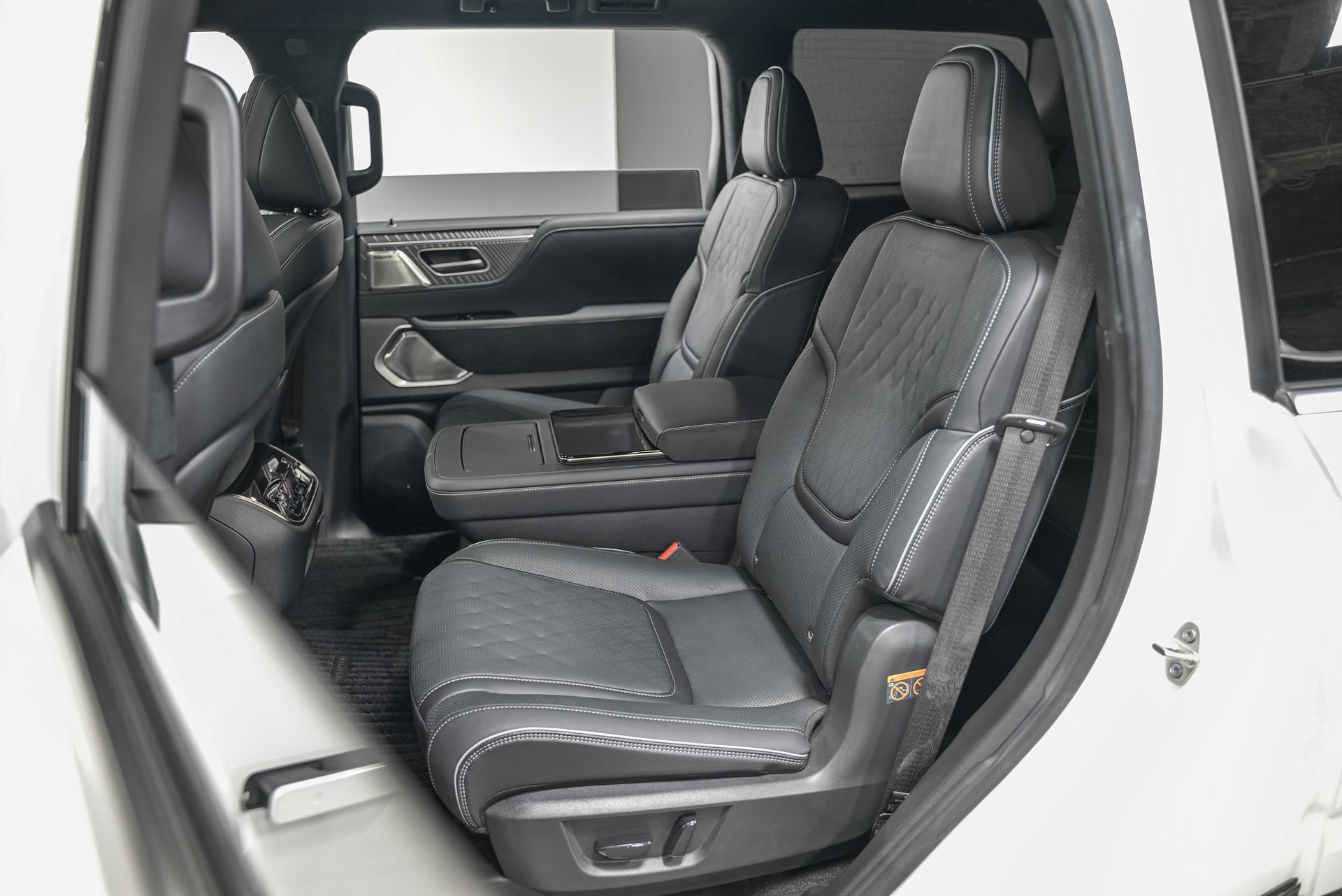 Used 2026 INFINITI QX80 Autograph w/ Premium Cargo Package AWD/4WD image 28