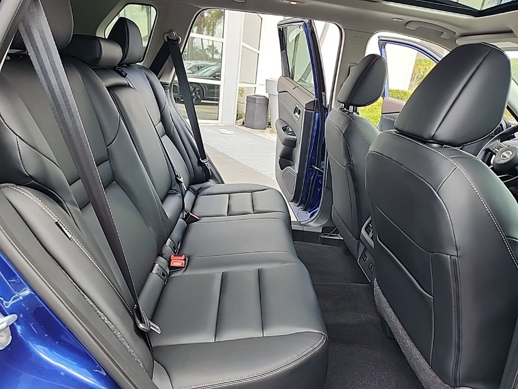 Used 2023 Nissan Rogue SL w/ SL Premium Package image 23