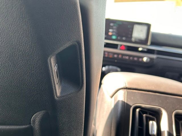 Used 2025 Kia Sorento S image 45