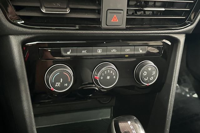 Certified 2023 Volkswagen Taos SE w/ Panoramic Sunroof Package FWD image 26