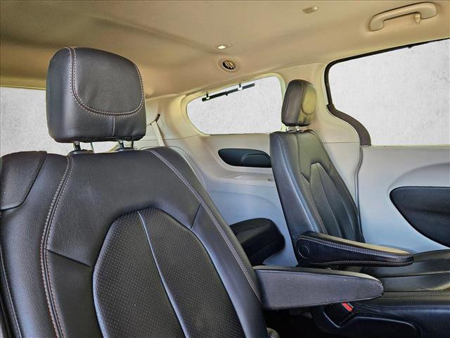 Used 2020 Chrysler Pacifica Touring-L image 22