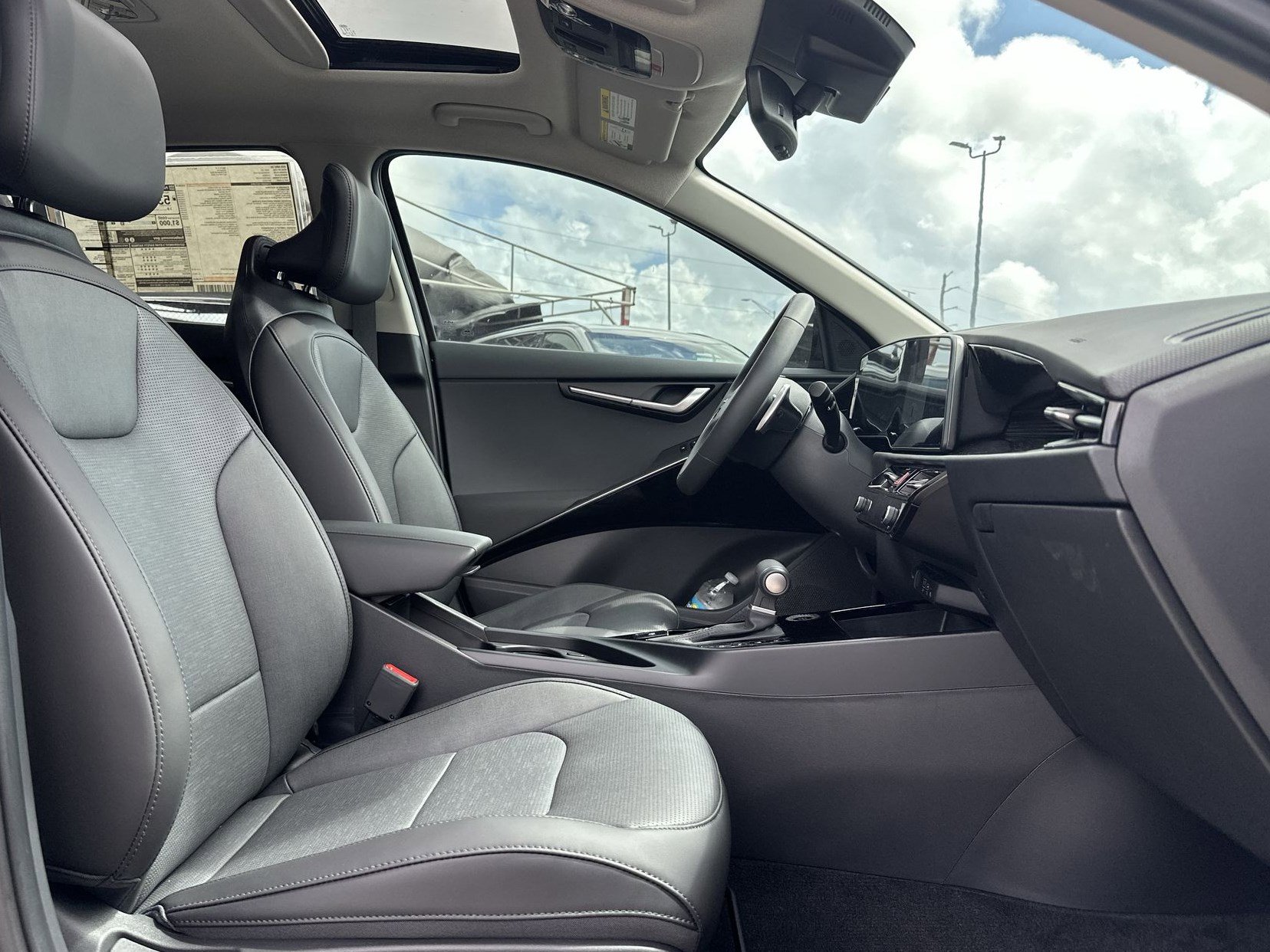 New 2025 Kia Niro SX image 38