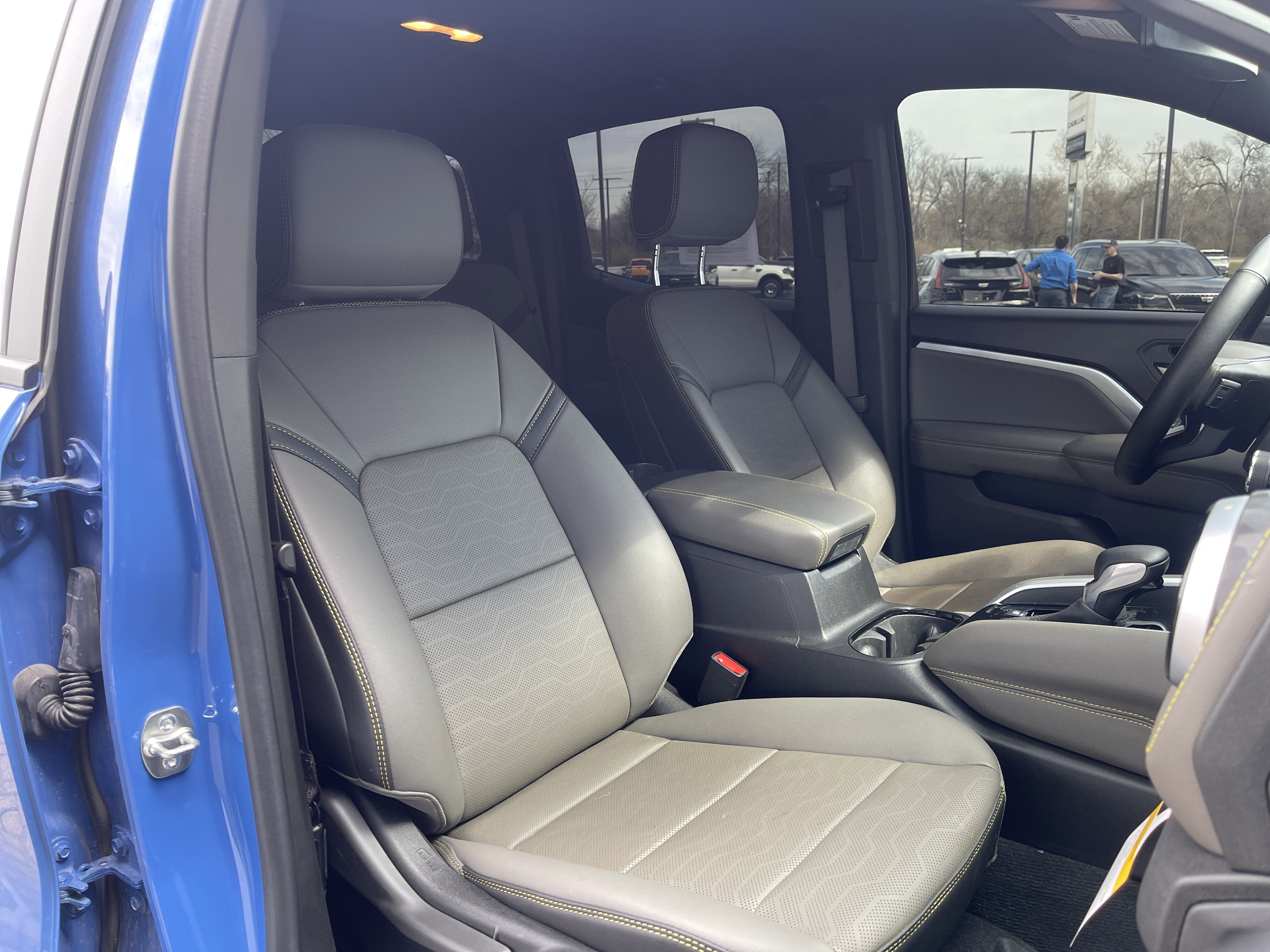 Used 2025 Chevrolet Colorado ZR2 w/ Technology Package image 39