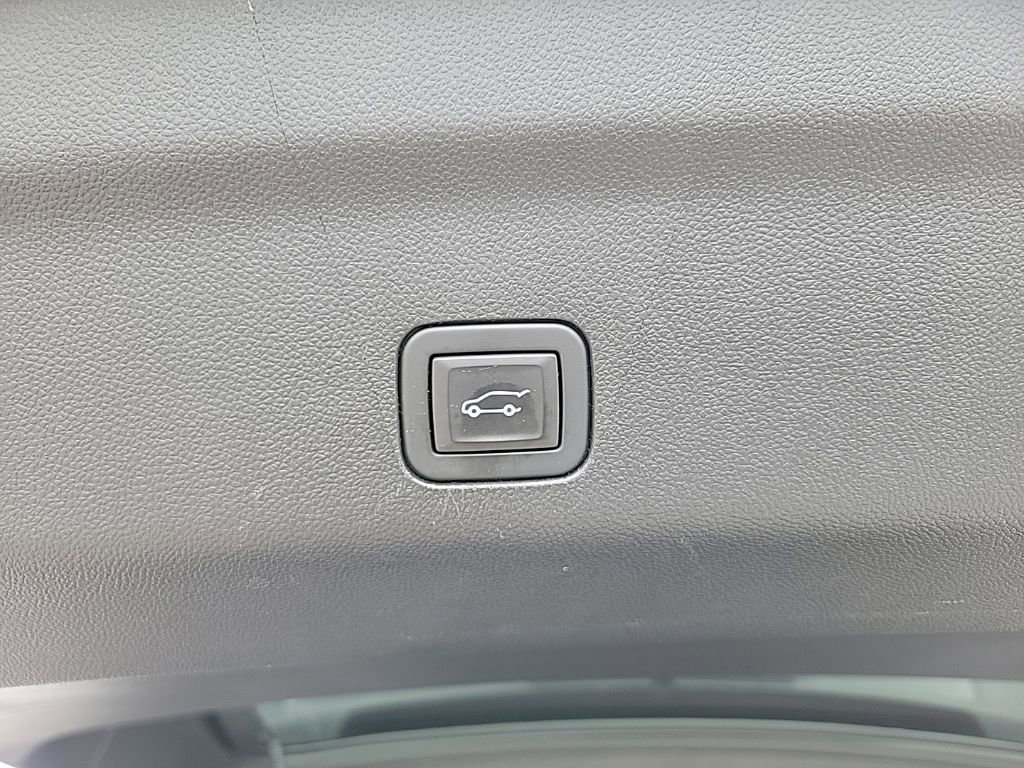 Used 2024 GMC Yukon Denali AWD/4WD image 9
