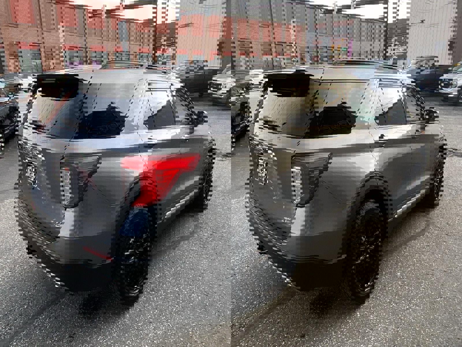 Used 2021 Ford Explorer XLT w/ Equipment Group 202A image 11