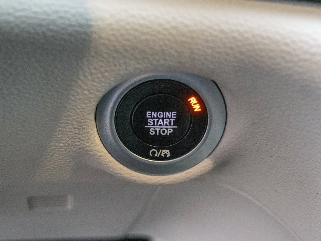 Used 2018 Chrysler Pacifica Limited image 19