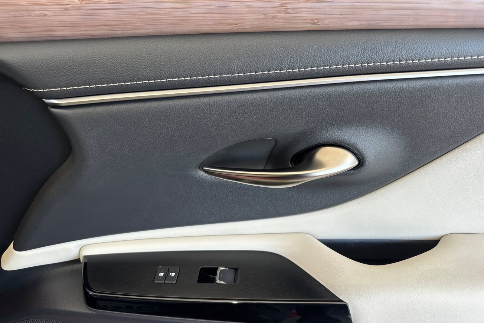 Certified 2024 Lexus ES 300h w/ Premium Package FWD image 20