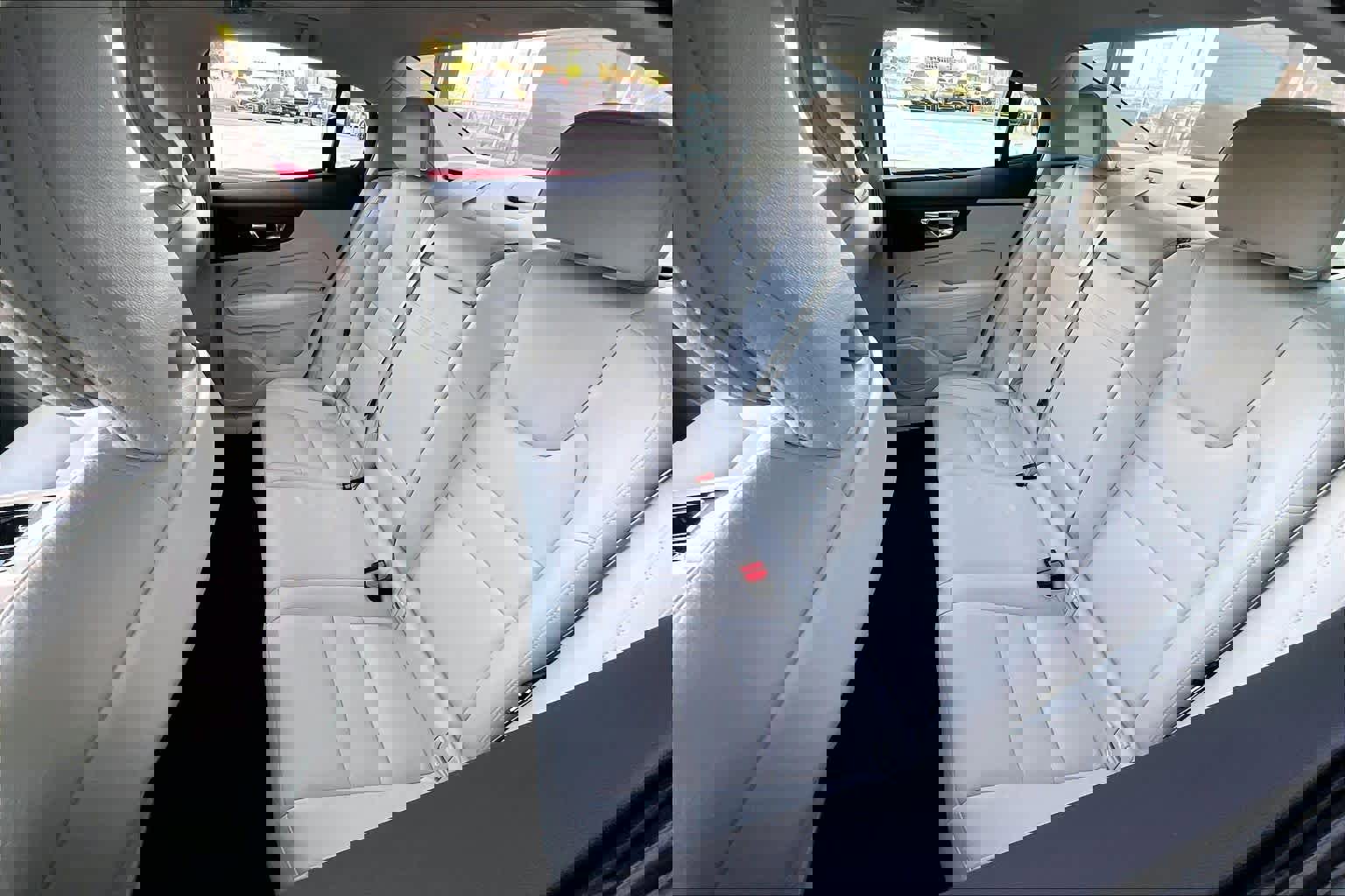 Used 2020 Volvo S60 T5 Momentum image 19