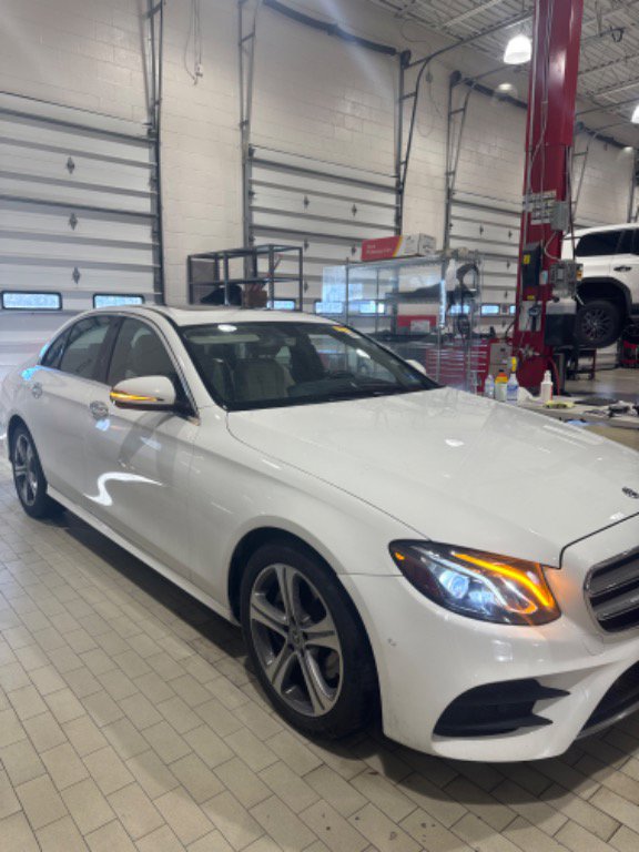 Used 2018 Mercedes-Benz E 300 4MATIC image 2