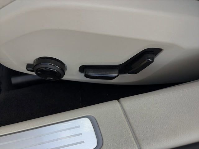 Used 2022 Volvo S90 B6 Inscription w/ Advanced Package image 22