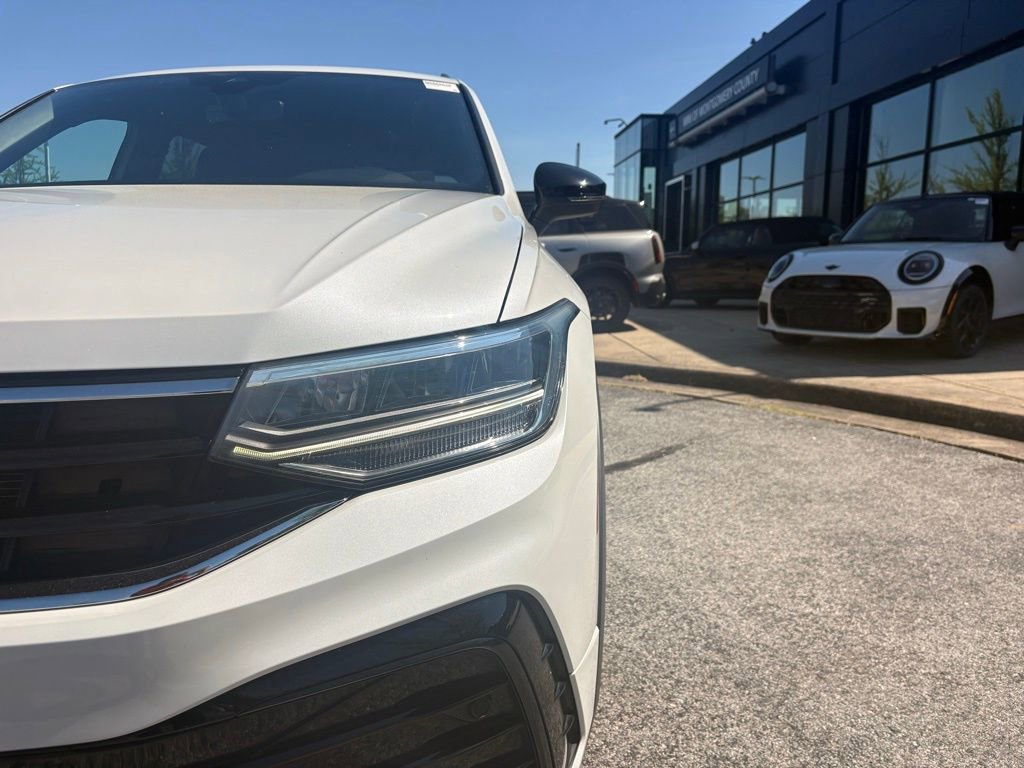 Used 2022 Volkswagen Tiguan SE R-Line AWD/4WD image 11