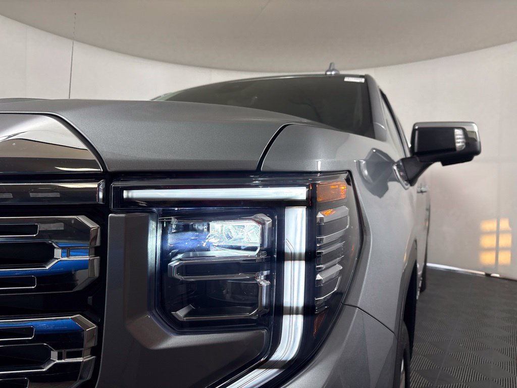 Used 2023 GMC Sierra 1500 Denali w/ Technology Package AWD/4WD image 9