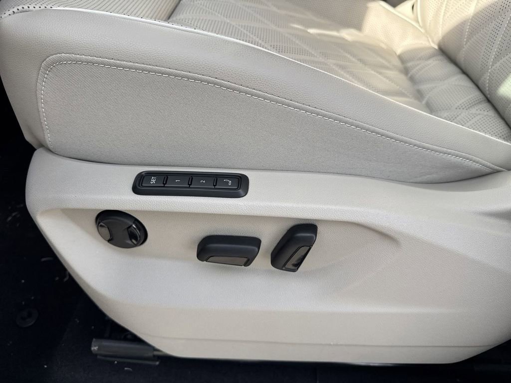 New 2025 Volkswagen Atlas SEL Premium R-Line image 23