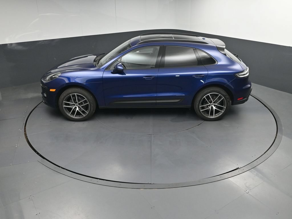 Used 2025 Porsche Macan AWD/4WD image 35