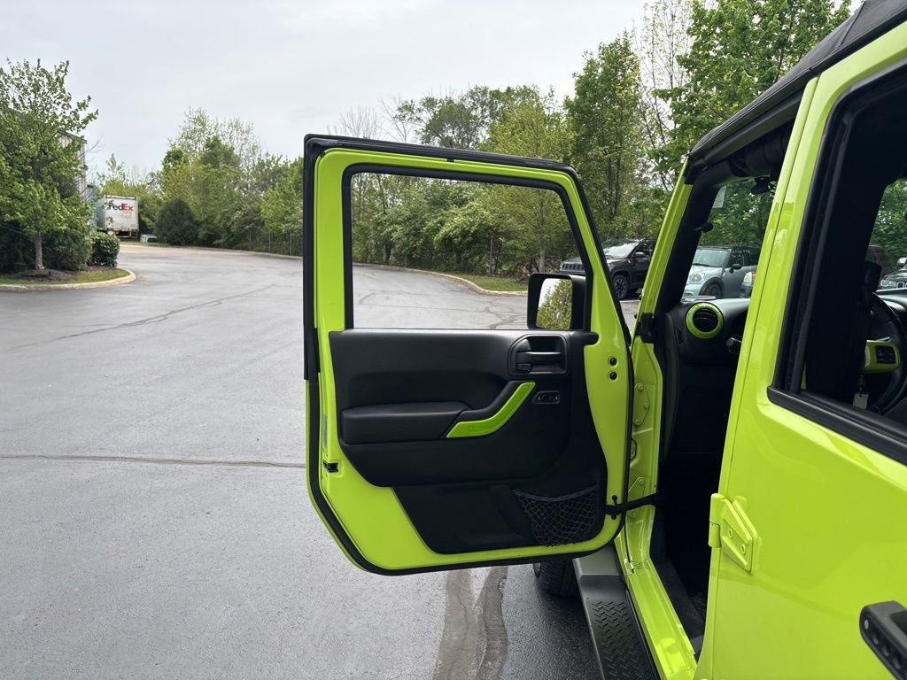 Used 2016 Jeep Wrangler Unlimited Sahara w/ Connectivity Group AWD/4WD image 12