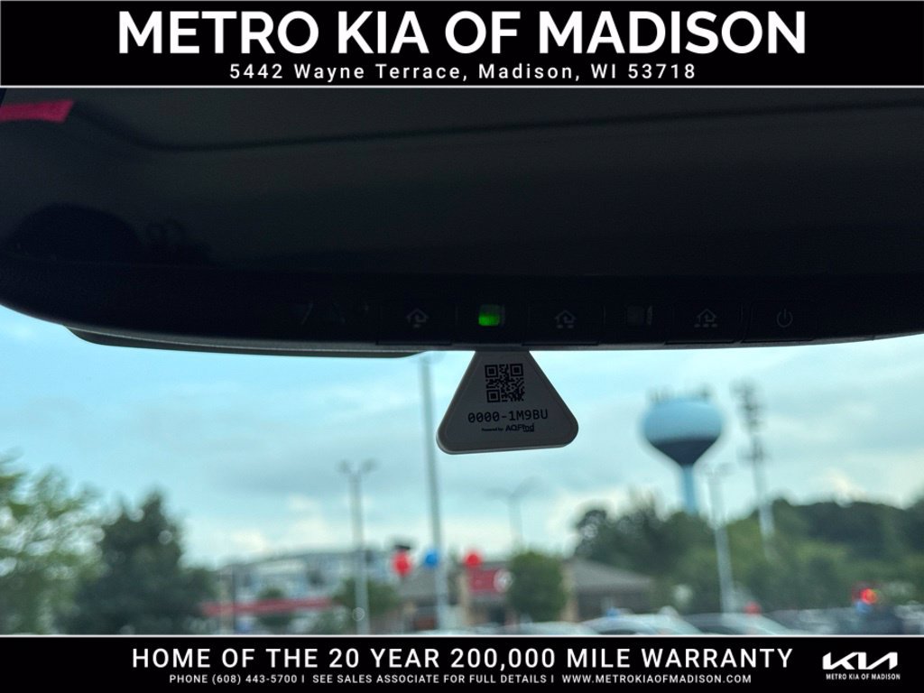 Used 2025 Toyota Sienna XLE AWD/4WD image 32