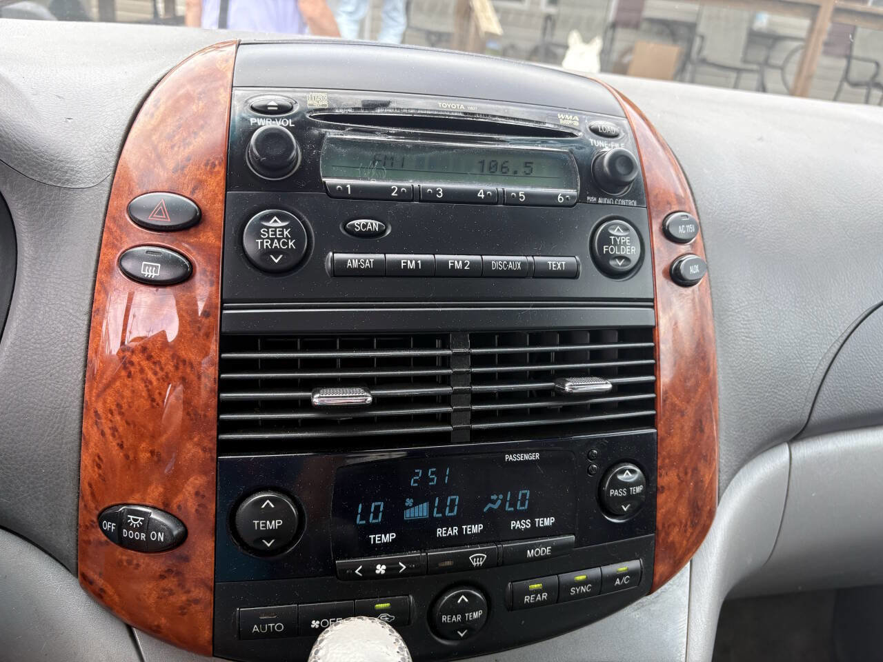 Used 2010 Toyota Sienna image 26