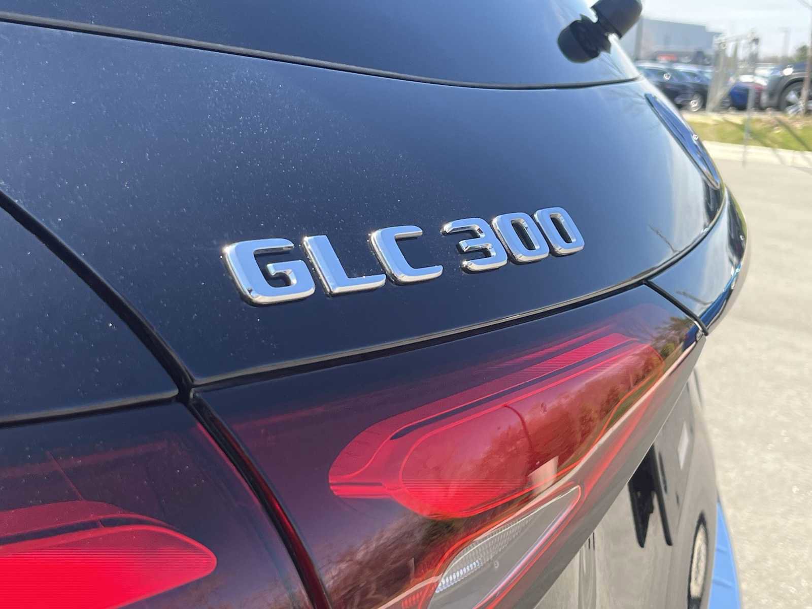 Used 2025 Mercedes-Benz GLC 300 4MATIC image 25