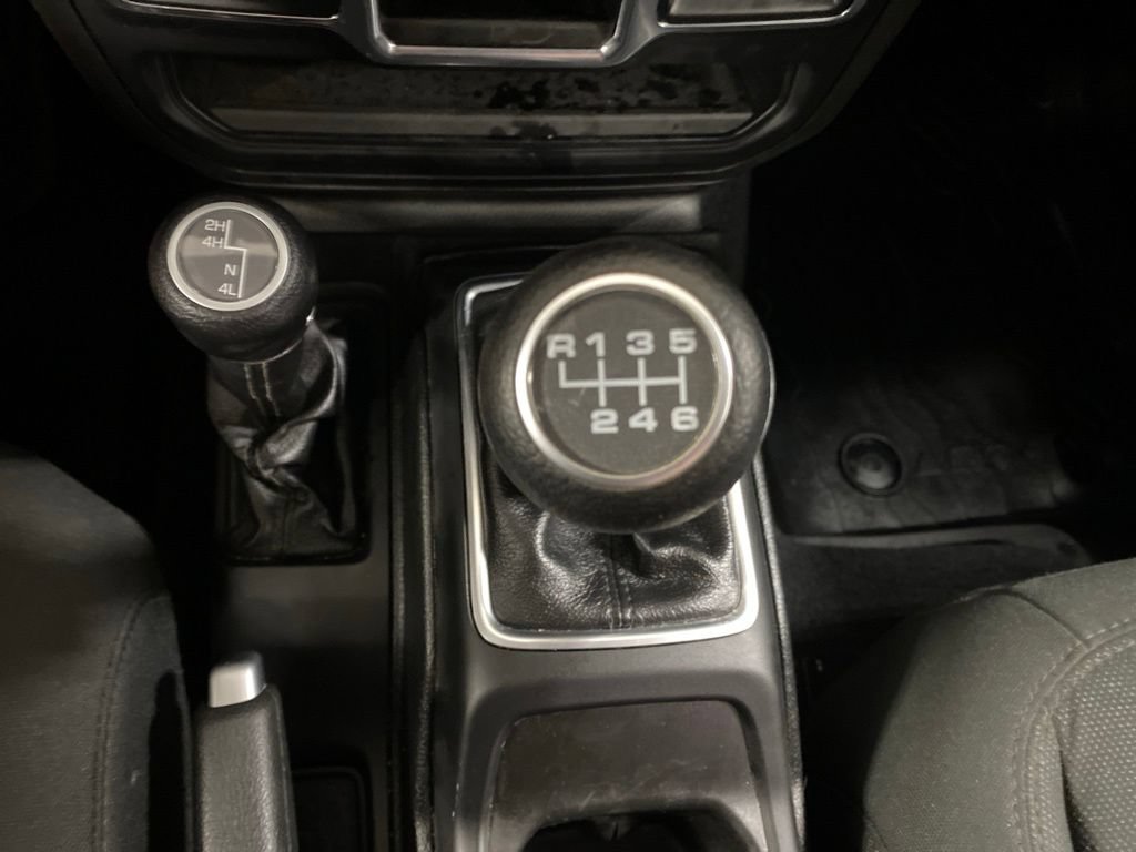 Used 2019 Jeep Wrangler Sport AWD/4WD image 7