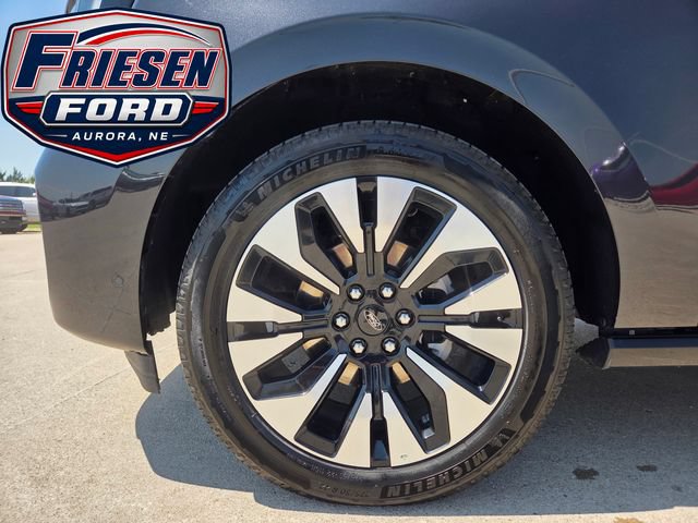 Used 2025 Ford Expedition Platinum w/ Driver's Package AWD/4WD image 8