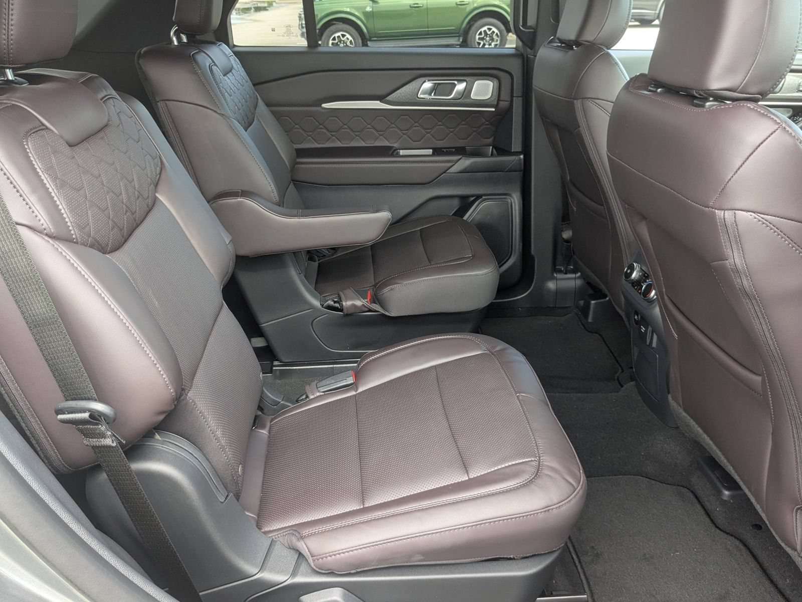 New 2026 Ford Explorer Platinum w/ LUX Leather Package AWD/4WD image 38