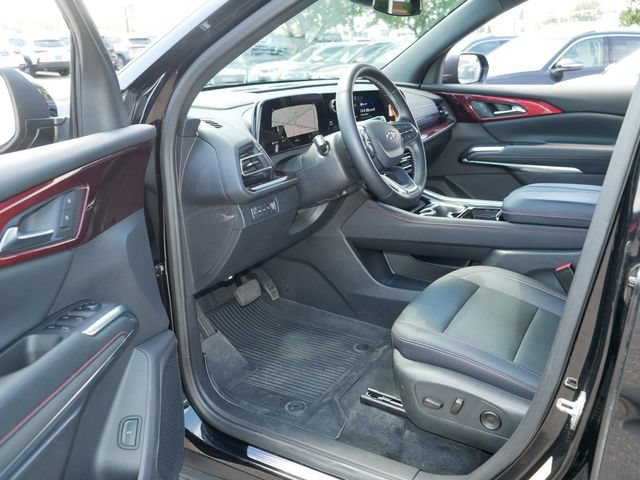 Used 2025 Chevrolet Traverse Z71 w/ Driver Confidence Package AWD/4WD image 12