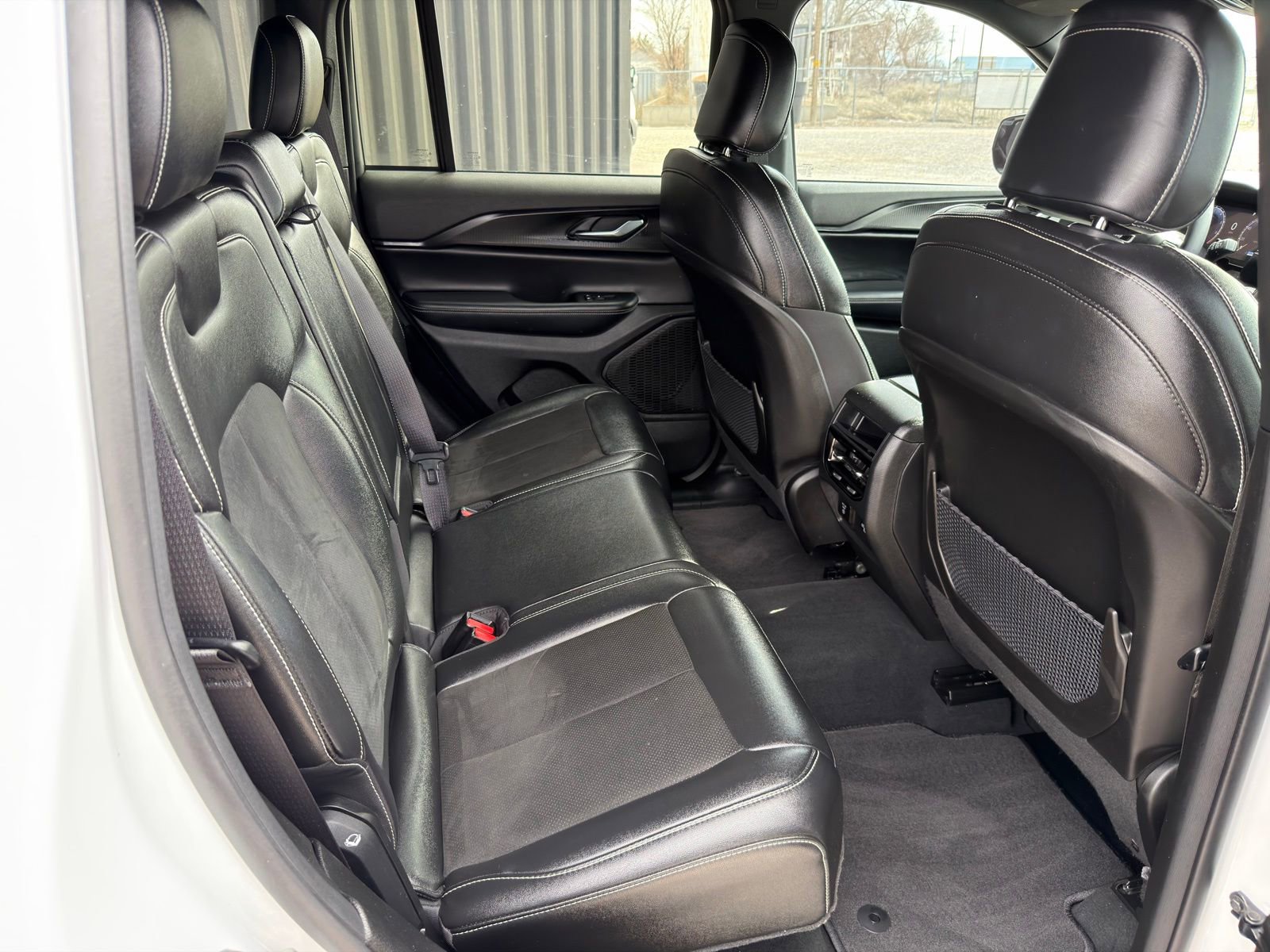 Used 2024 Jeep Grand Cherokee Altitude image 32