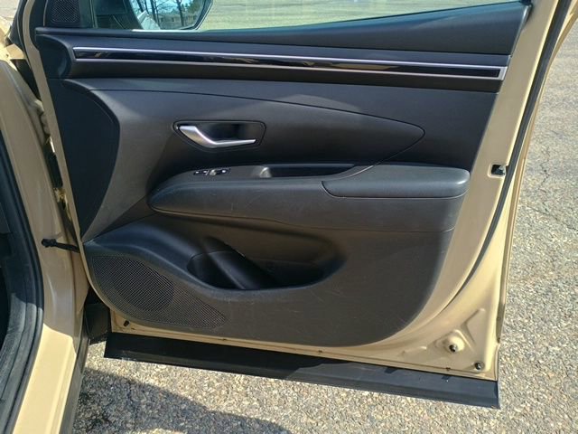 Used 2023 Hyundai Santa Cruz SE w/ Cargo Package image 12