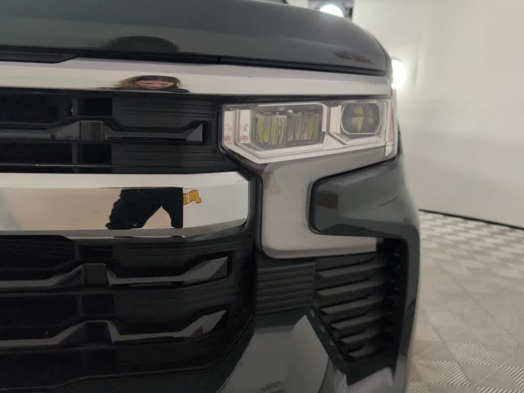 Used 2025 Chevrolet Silverado 1500 LT w/ Safety Package AWD/4WD image 11