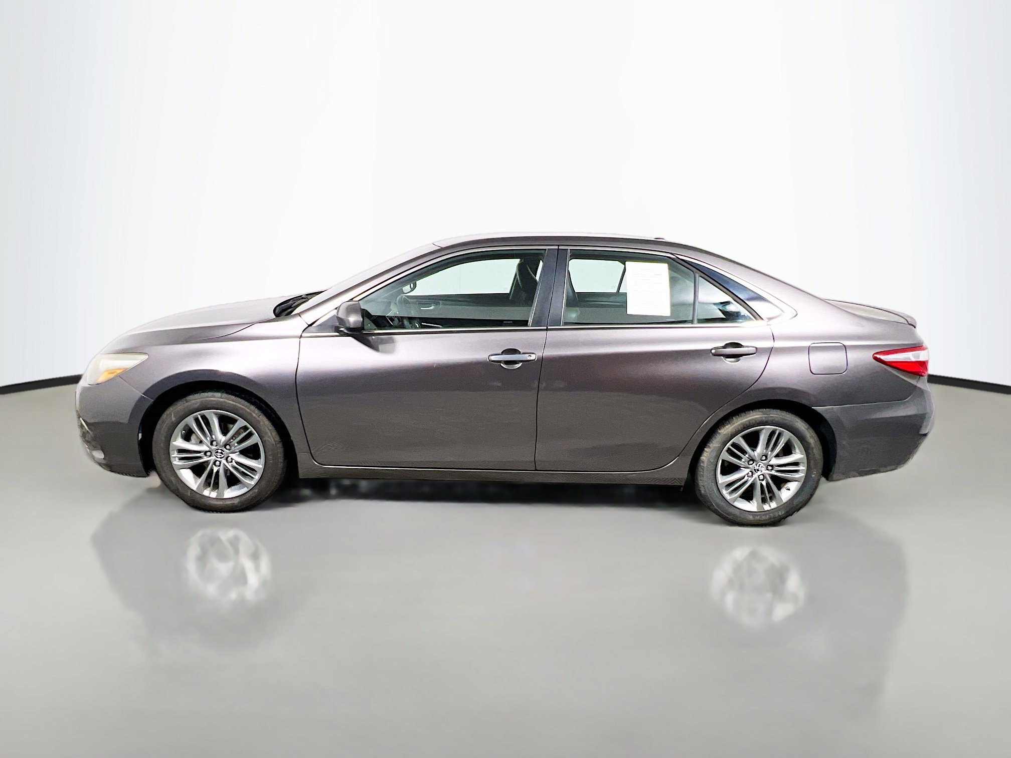 Used 2015 Toyota Camry SE FWD image 9
