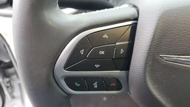 Used 2024 Chrysler Pacifica Touring-L FWD image 10