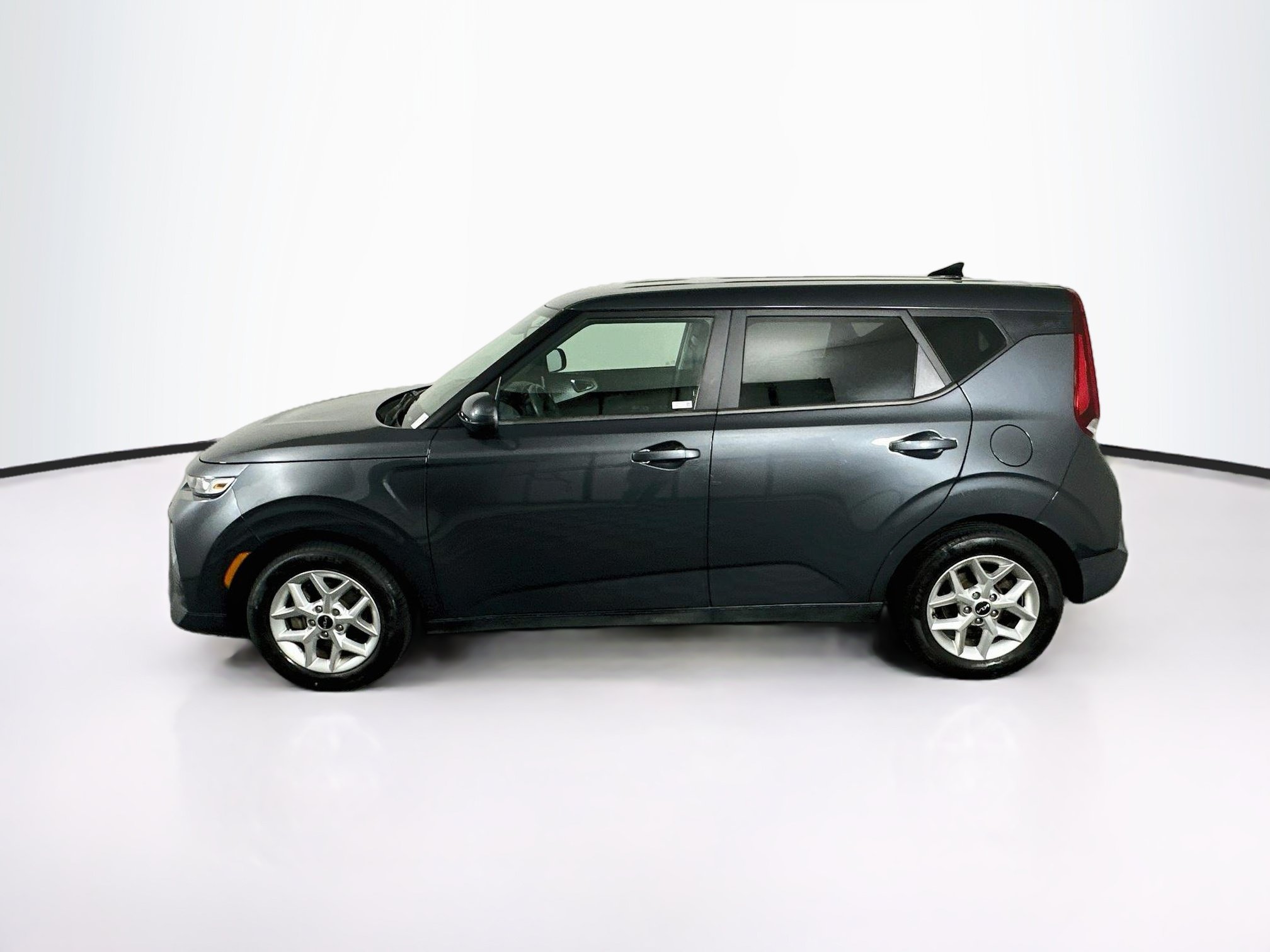 Used 2022 Kia Soul LX w/ Technology Package FWD image 4