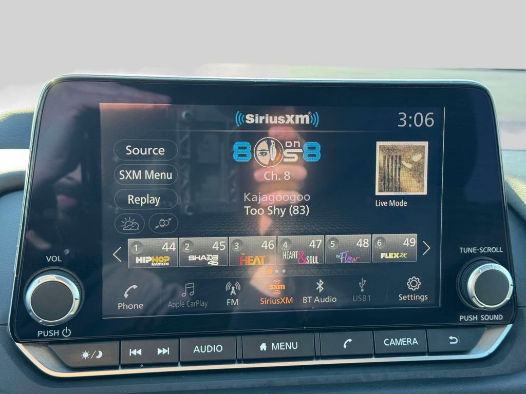 Certified 2025 Nissan Rogue SV image 27