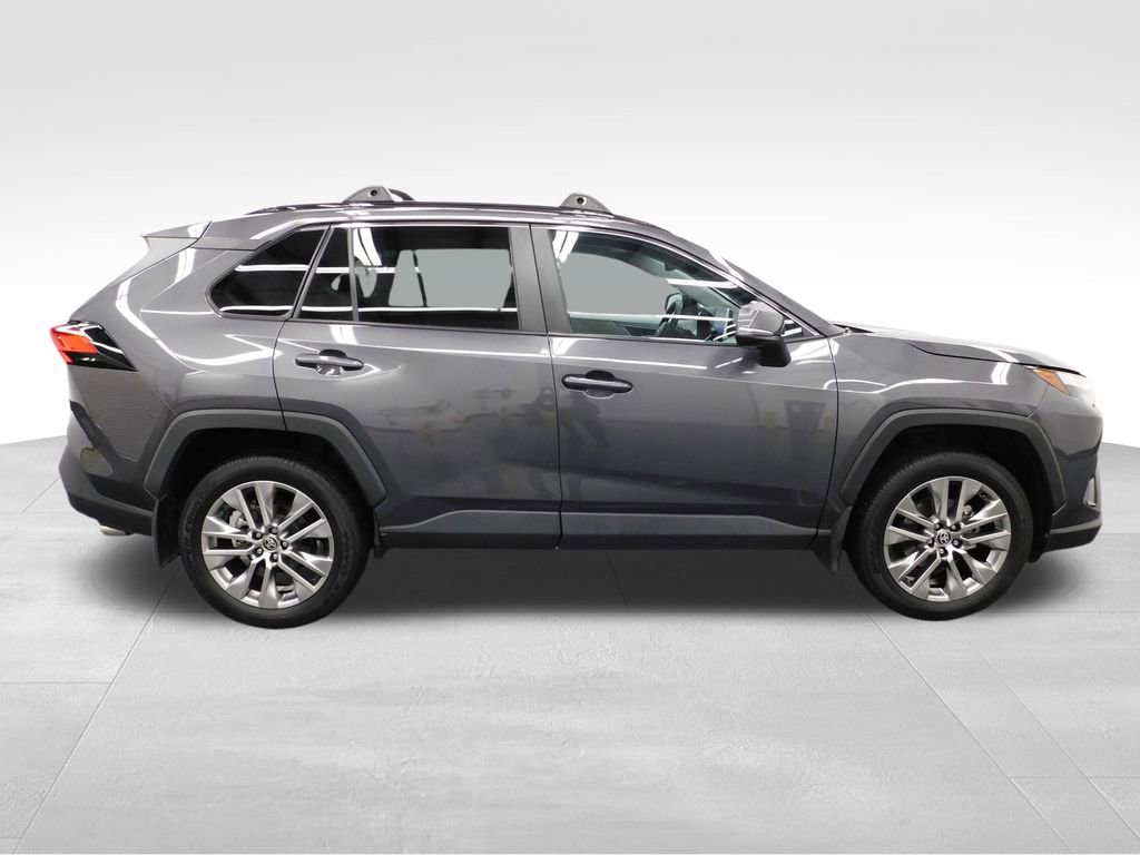 Used 2023 Toyota RAV4 XLE Premium image 8