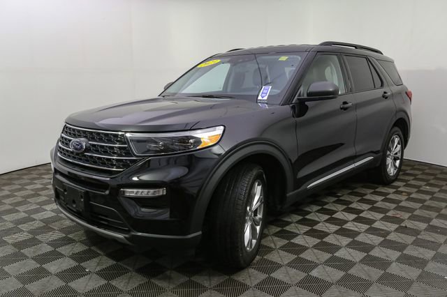 Used 2023 Ford Explorer XLT w/ Equipment Group 202A image 5