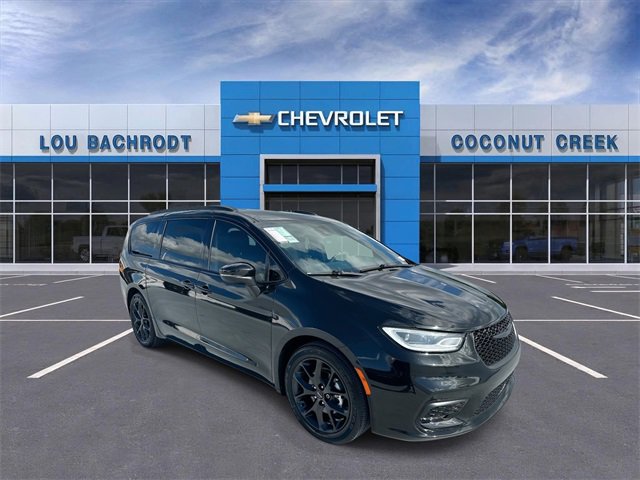 Used 2023 Chrysler Pacifica Touring-L w/ S Appearance Package image 2