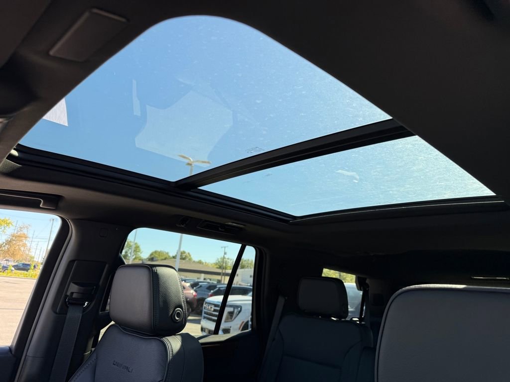 New 2026 GMC Yukon Denali w/ Sun & Power Step Package image 18