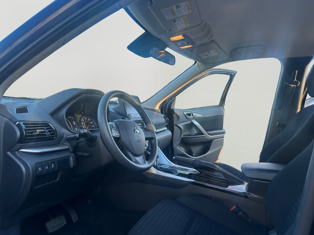 Used 2025 Mitsubishi Eclipse Cross LE image 9