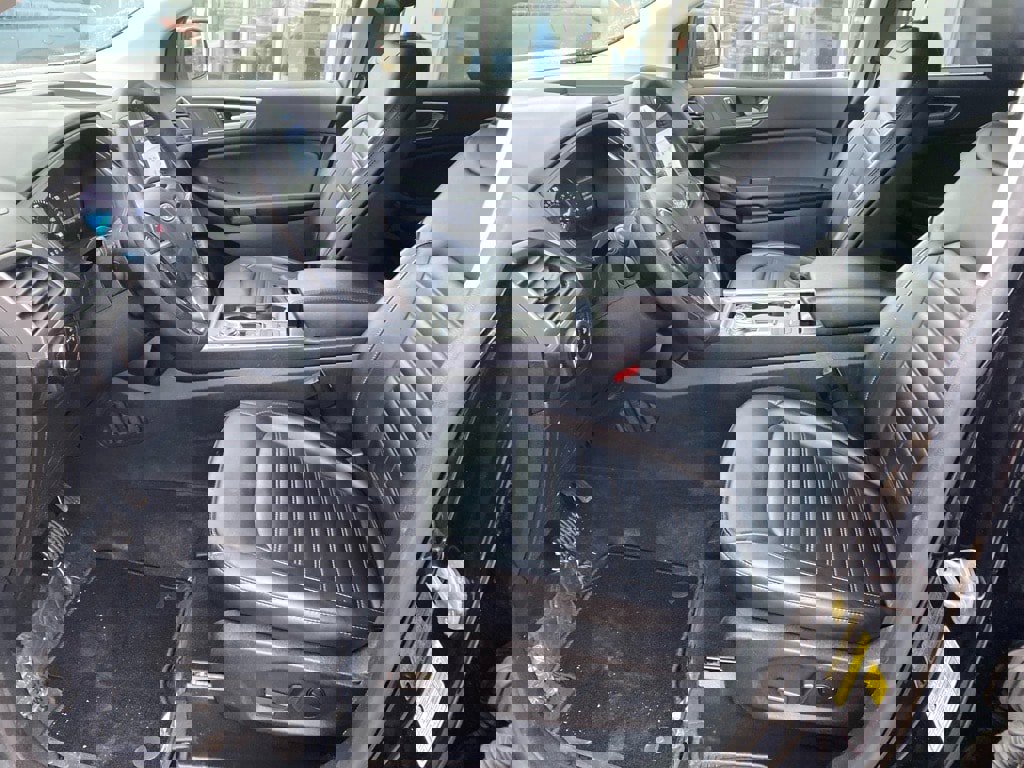 Used 2024 Ford Edge SEL w/ Convenience Package image 9