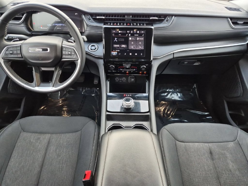 Used 2024 Jeep Grand Cherokee Laredo AWD/4WD image 27
