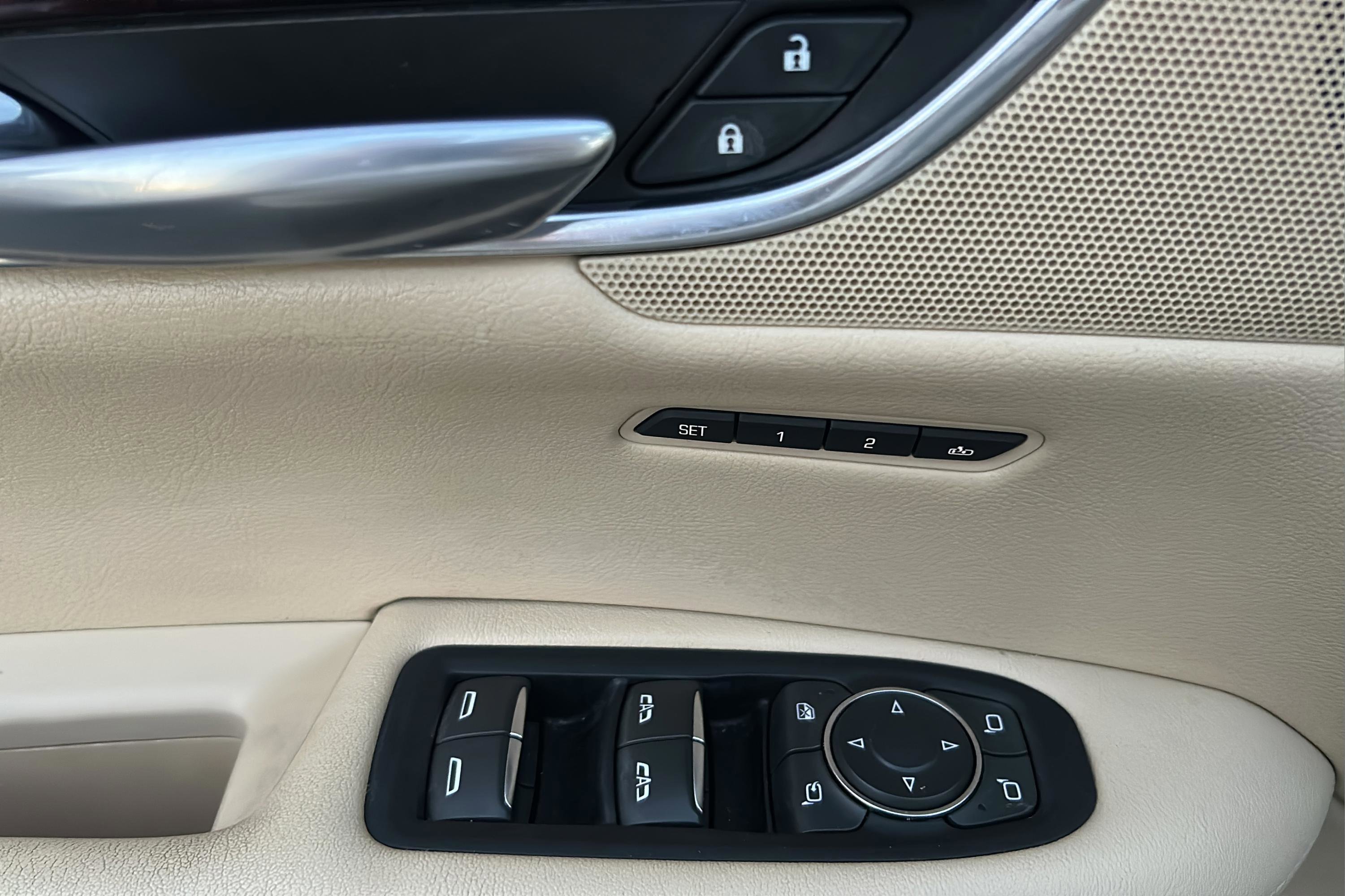 Used 2018 Cadillac XT5 Luxury w/ Driver Awareness Package image 44
