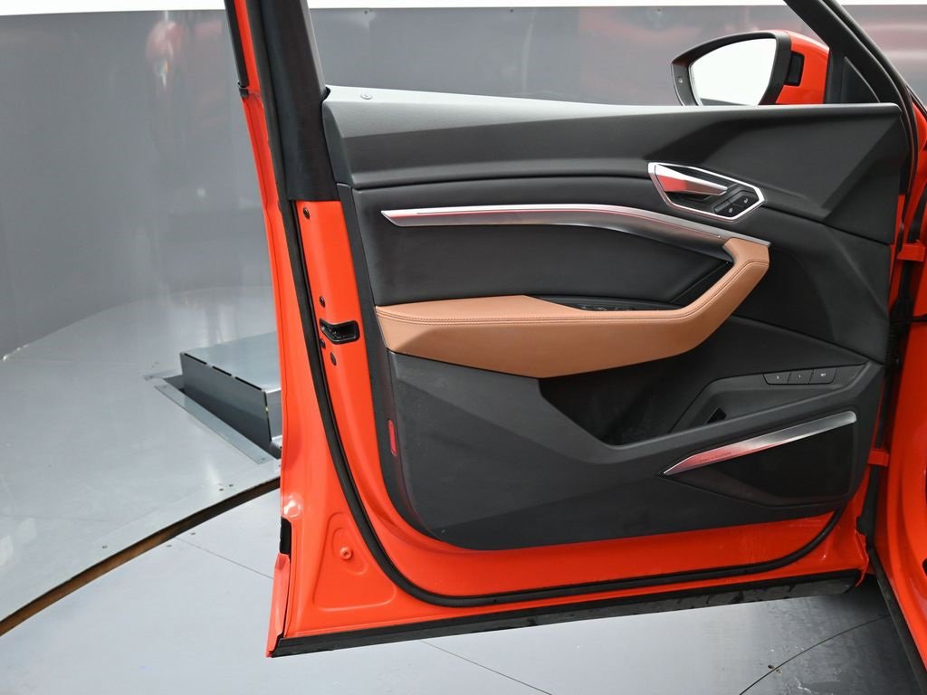 Used 2022 Audi e-tron Premium Plus w/ Premium Plus Package image 42