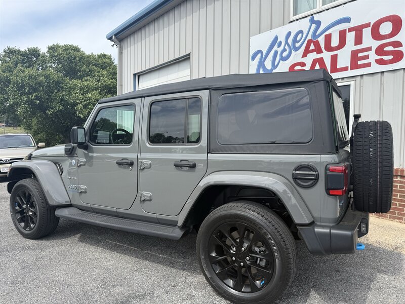 Used 2023 Jeep Wrangler Unlimited Sahara AWD/4WD image 9