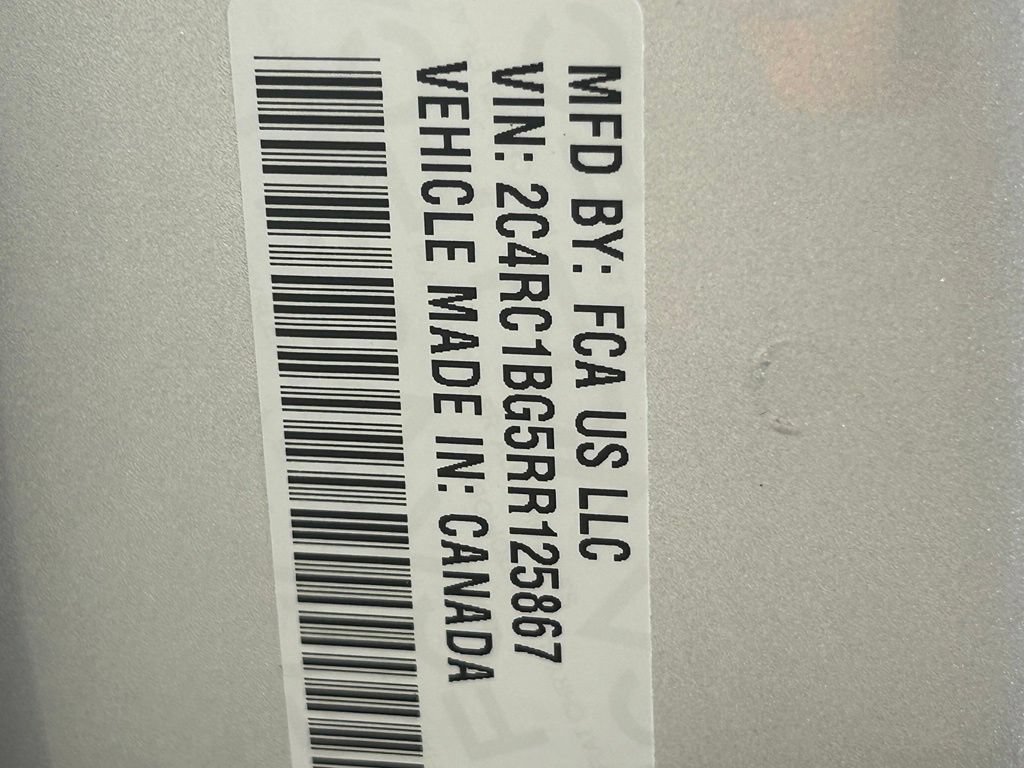 Used 2024 Chrysler Pacifica Touring-L FWD image 39