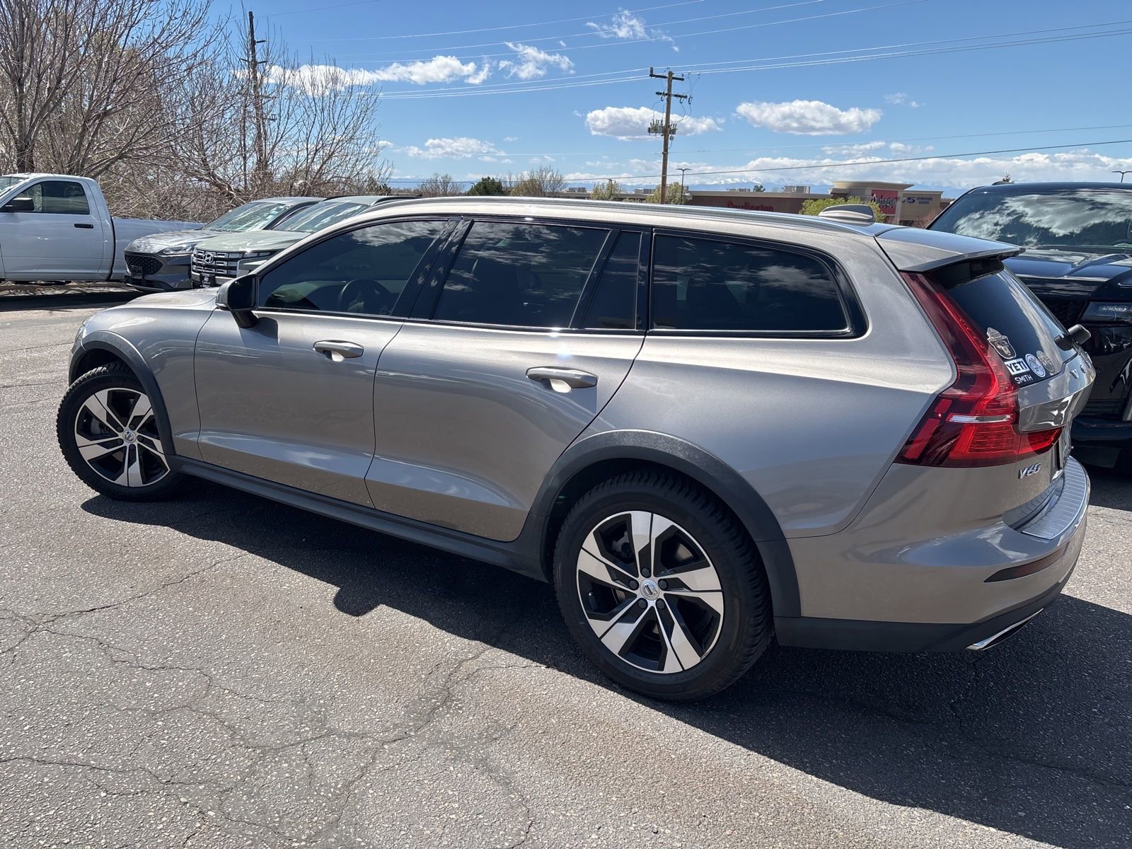 Used 2020 Volvo V60 T5 Cross Country w/ Protection Package Premier image 3