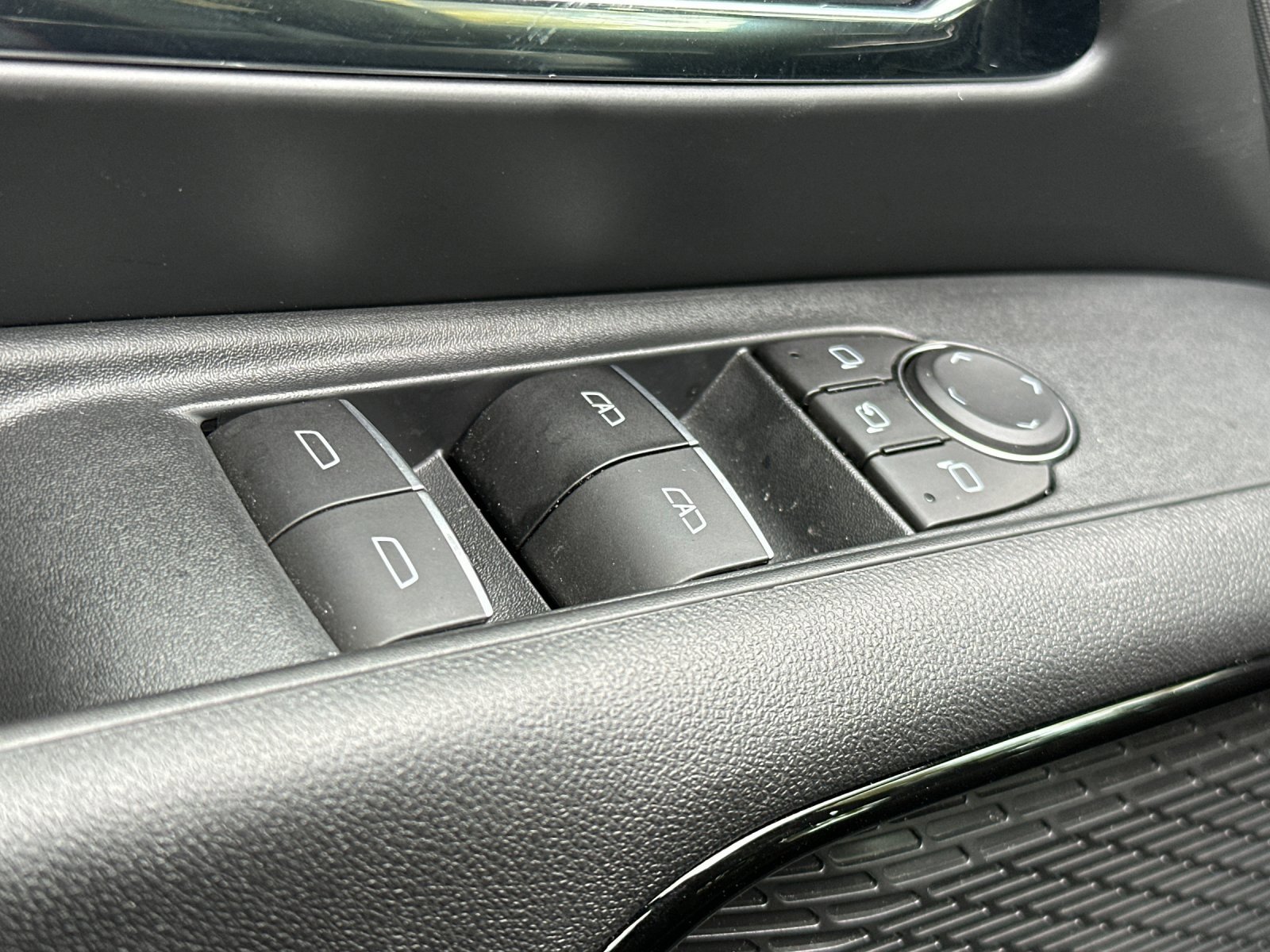 Used 2024 Chevrolet Silverado EV RST image 12