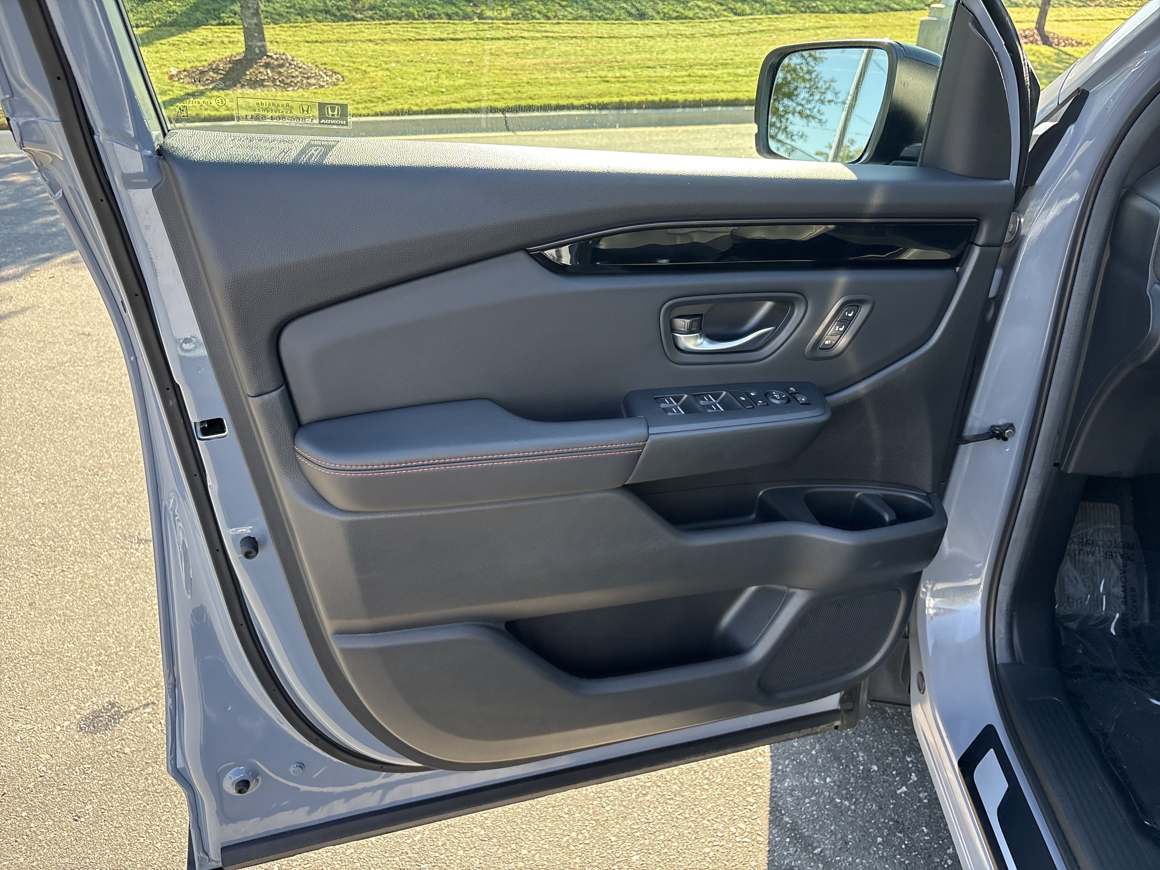 Used 2025 Honda Pilot TrailSport image 15