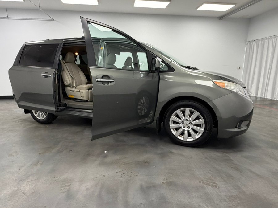 Used 2011 Toyota Sienna XLE w/ Premium Pkg AWD/4WD image 23